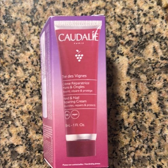 Caudalie Hand and Nail Repairing Cream Set - Picture 5 of 5
